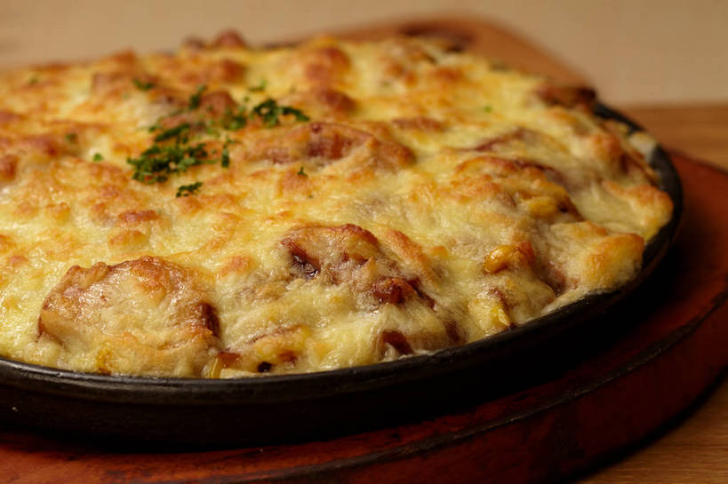 奶酪,无人,横图,俯视,室内,特写,白天,烹饪,西餐,餐桌,桌子,餐具,阴影,反射,木制,碟子,盘,影子,白米,谷类,谷物,肉,干酪,起司,料理,食品,米,芝士,营养,培根,猪肉,大米,菜肴,美食,肉类,食物,三个,一个,盘子,木制品,碟,乳酪,西式,佳肴,单个,餐台,乳制品,发酵,焗饭,肉食,豚肉,彩图,高角度拍摄,烟肉,腌熏,shjb1,芝士培根焗饭