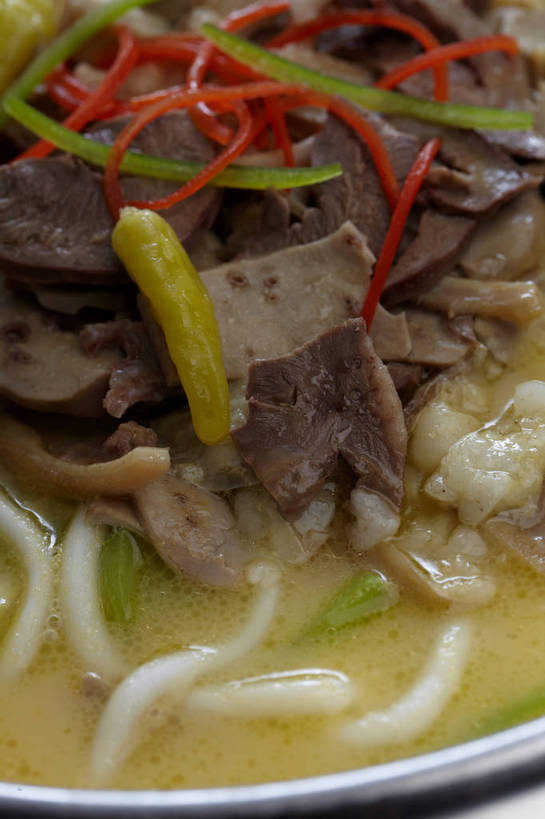 面食,面条,无人,竖图,俯视,室内,特写,白天,烹饪,萝卜,胡萝卜,辣椒,蔬菜,一堆,许多,堆叠,堆积,新鲜,调料,面,肉,料理,食品,调味品,很多,调味料,菜肴,美食,肉类,食物,一个,红色,绿色,容器,碗,佳肴,有机食品,绿色食品,单个,泡椒,储藏,堆,储存,汤面,黄萝卜,番萝卜,肉食,辣角,红海椒,大椒,辣虎,广椒,辣子,红萝卜,红辣椒,海椒,甘荀,番椒,彩图,高角度拍摄,丁香萝卜,胡芦菔金,金笋,贮存,鱼辣子,shjb1