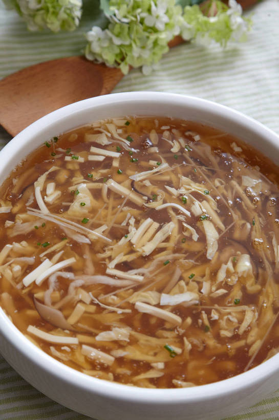 无人,竖图,俯视,室内,特写,白天,烹饪,中餐,餐桌,桌子,蔬菜,新鲜,盛开,木制,勺子,陶瓷,葱,菌菇,青葱,香菇,腌菜,蛋,蛋皮,鸡蛋,浓汤,汤,料理,食品,陶瓷制品,菌类,花蕾,羹,菜肴,美食,花,花瓣,花朵,鲜花,食物,腌制,两个,餐巾,木制品,容器,调羹,汤匙,碗,花苞,花蕊,中式,食用菌,佳肴,有机食品,绿色食品,餐台,中华料理,储藏,真菌,储存,榨菜,腌渍,卵,椎茸,保洁方巾,口布,彩图,高角度拍摄,清脆,爽口,平庄菇,香菌,香蕈,鸡卵,鸡子,贮存,shjb1,胡辣汤,糊辣汤,辣糊汤