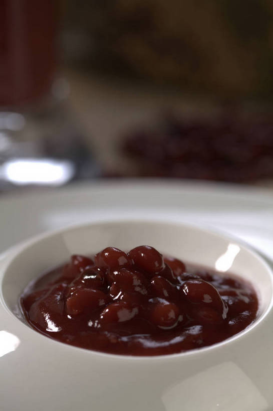 无人,竖图,俯视,室内,特写,白天,植物,餐桌,桌子,豆,杯子,餐具,一堆,许多,堆叠,堆积,朦胧,模糊,碟子,盘,陶瓷,豆类,豆子,红豆,红豆沙,陶瓷制品,很多,玻璃制品,三个,红色,白色,盘子,容器,水杯,碟,碗,餐台,储藏,堆,储存,赤豆,豆沙,豆科,红小豆,玻璃杯,彩图,高角度拍摄,贮存,豆蓉,小豆,红豆泥,shjb1