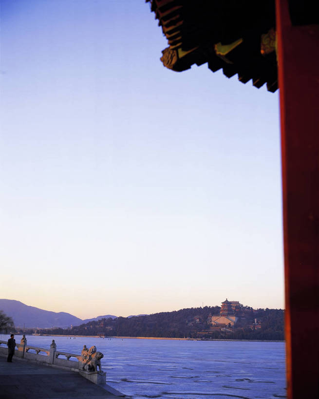 颐和园,宫殿,竖图,彩色,室外,白天,旅游,度假,湖,名胜古迹,标志建筑,地标,建筑,柳树,北京,中国,亚洲,风俗,清澈,遗迹,亭子,文化遗产,古迹,历史,文物,娱乐,建设,传统,古建筑,树,蓝天,凉亭,湖水,天,享受,休闲,旅游胜地,放松,精神,竖,摄影,古代建筑,园林,矗立,象征,美好,耸立,感受,古文明,东亚,昆明湖,中华人民共和国,挺立,古代文明,明澈,清彻,清亮,制度,特征,彩图,旅行,bj174