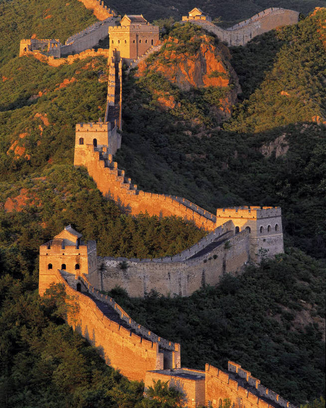 竖图,彩色,室外,白天,旅游,度假,名胜古迹,山,标志建筑,地标,建筑,北京,长城,中国,亚洲,游人,风俗,遗迹,砖,文化遗产,古迹,历史,文物,娱乐,建设,传统,城墙,古建筑,享受,休闲,旅游胜地,放松,精神,竖,摄影,古代建筑,矗立,象征,美好,耸立,感受,古文明,东亚,中华人民共和国,威严,挺立,奇迹,伟大,古代文明,制度,特征,彩图,旅行,bj174