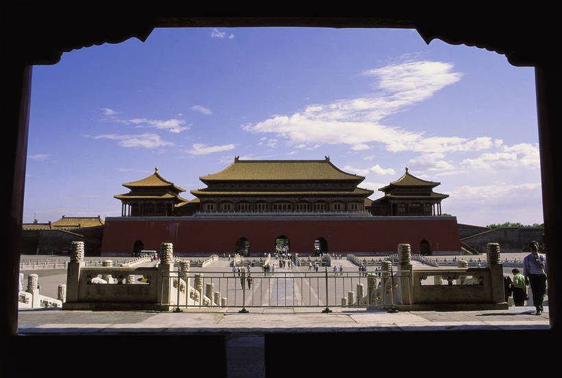 故宫,宫殿,栏杆,横图,彩色,室外,白天,旅游,度假,名胜古迹,标志建筑,地标,建筑,雕塑,北京,中国,亚洲,游人,风俗,清澈,遗迹,艺术,装饰,雕刻,雕像,柱子,文化遗产,古迹,历史,文物,娱乐,建设,传统,古建筑,殿堂,蓝天,工艺品,紫禁城,天,享受,休闲,旅游胜地,放松,精神,摄影,古代建筑,纪念,美术,权威,象征,美好,主题,感受,陈列,古文明,东亚,中华人民共和国,功能,美学,权力,权势,古代文明,明澈,清彻,清亮,制度,特征,势力,彩图,旅行,bj174