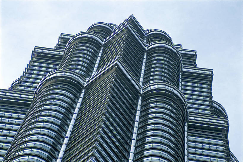 横图,彩色,室外,白天,仰视,旅游,度假,名胜古迹,窗户,标志建筑,城市,地标,建筑,马来西亚,亚洲,游客,局部,遗迹,热带,热带风光,古迹,文物,娱乐,建设,古建筑,现代建筑,蓝色,天空,天,享受,休闲,旅游胜地,放松,摄影,东南亚,生活方式,部分,美好,南亚,古文明,吉隆坡,双子座,马来西亚联邦,彩图,低角度拍摄,观光,旅行,bj174