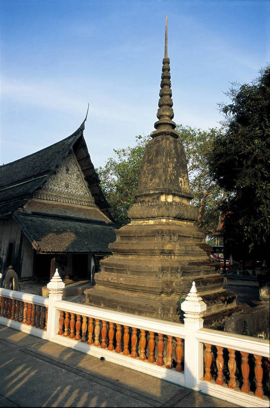 竖图,彩色,室外,白天,旅游,度假,名胜古迹,标志建筑,地标,建筑,曼谷,泰国,亚洲,遗迹,热带,建筑群,热带风光,古迹,文物,娱乐,建设,古建筑,享受,休闲,旅游胜地,放松,竖,摄影,生活方式,矗立,度假村,美好,南亚,耸立,古文明,挺立,彩图,观光,旅行,bj174