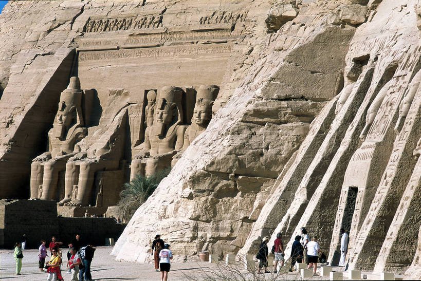 寺庙,横图,彩色,室外,白天,旅游,度假,名胜古迹,门,标志建筑,城市,地标,建筑,雕塑,非洲,埃及,苏丹,入口,遗迹,雕像,文化遗产,神庙,古迹,文化,文物,娱乐,建设,古建筑,享受,休闲,石壁,旅游胜地,放松,摄影,古代建筑,巨大,庞大,石像,古埃及,文明,古文明,北非,首府,阿拉伯埃及共和国,金字塔之国,棉花之国,阿斯旺,阿斯旺省,阿非利加洲,奇迹,宏大,硕大,伟大,古埃及文明,古代文明,苏丹共和国,阿布辛贝神庙,拉美西斯二世神庙,努比亚,阿布辛拜勒神庙,库赖迈,彩图,旅行,庙,努比亚文物遗址,努比亚遗址,bj174