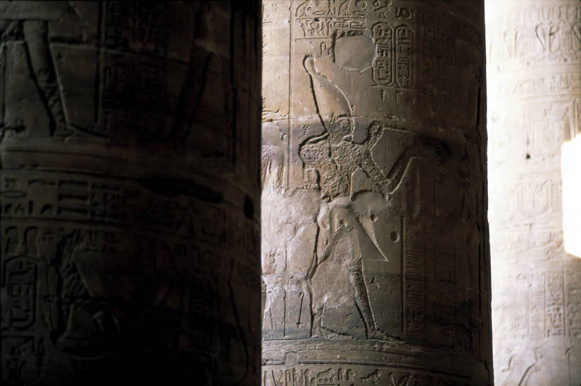 寺庙,横图,彩色,室外,白天,旅游,度假,名胜古迹,标志建筑,地标,建筑,非洲,埃及,遗迹,雕刻,墙,文化遗产,神庙,古迹,文化,文物,娱乐,建设,古建筑,石刻,壁画,享受,休闲,旅游胜地,放松,摄影,古代建筑,文明,古文明,北非,阿拉伯埃及共和国,金字塔之国,棉花之国,阿非利加洲,奇迹,古埃及文明,古代文明,埃德富,埃德富神庙,荷鲁斯神殿,彩图,旅行,庙,bj174