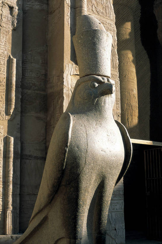 寺庙,竖图,彩色,室外,白天,旅游,度假,名胜古迹,标志建筑,地标,建筑,非洲,埃及,遗迹,雕刻,墙,文化遗产,神庙,古迹,文化,文物,娱乐,建设,古建筑,石刻,壁画,享受,休闲,旅游胜地,放松,竖,摄影,古代建筑,矗立,文明,耸立,古文明,北非,阿拉伯埃及共和国,金字塔之国,棉花之国,挺立,阿非利加洲,奇迹,古埃及文明,古代文明,埃德富,埃德富神庙,荷鲁斯神殿,彩图,旅行,庙,bj174