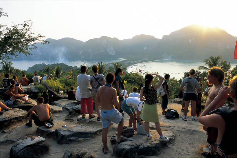 横图,彩色,室外,白天,旅游,度假,运动,海洋,名胜古迹,标志建筑,地标,建筑,泰国,亚洲,游客,遗迹,热带,热带风光,古迹,文物,娱乐,建设,古建筑,海水,享受,休闲,游玩,旅游胜地,放松,潜水,摄影,生活方式,活动,海滨,度假村,美好,南亚,古文明,皮皮岛,海,彩图,观光,旅行,bj174