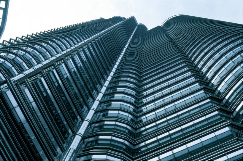 横图,彩色,室外,白天,仰视,旅游,度假,名胜古迹,窗户,标志建筑,城市,地标,建筑,马来西亚,亚洲,游客,局部,遗迹,热带,热带风光,古迹,文物,娱乐,建设,古建筑,现代建筑,蓝色,天空,天,享受,休闲,旅游胜地,放松,摄影,东南亚,生活方式,部分,美好,南亚,古文明,吉隆坡,双子座,马来西亚联邦,彩图,低角度拍摄,观光,旅行,bj174