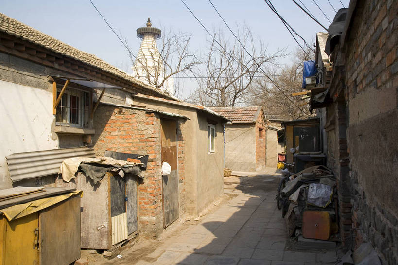 横图,彩色,室外,白天,旅游,度假,名胜古迹,标志建筑,城市,道路,地标,胡同,建筑,街道,路,公路,北京,中国,亚洲,遗迹,墙,小巷,交通,古迹,文物,娱乐,建设,古建筑,民居,建筑物,享受,休闲,旅游胜地,放松,摄影,旧的,中国文化,古文明,东亚,中华人民共和国,平民,马路,彩图,旅行,传统文化,bj174