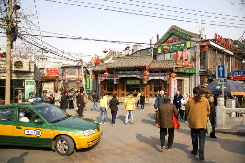 横图,彩色,室外,白天,旅游,度假,名胜古迹,标志建筑,城市,道路,地标,胡同,建筑,街道,路,公路,北京,中国,亚洲,遗迹,民俗,墙,小巷,交通,古迹,文物,娱乐,建设,古建筑,建筑物,享受,休闲,旅游胜地,放松,摄影,旧的,中国文化,古文明,东亚,中华人民共和国,平民,马路,彩图,旅行,传统文化,bj174