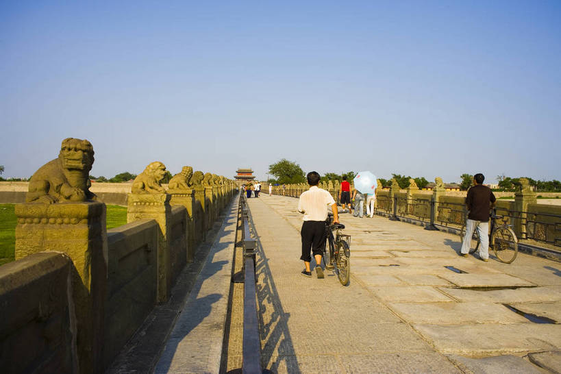 横图,彩色,背景,旅游,度假,名胜古迹,标志建筑,地标,建筑,北京,中国,亚洲,清澈,遗迹,墙,文化遗产,桥,首都,古迹,历史,文物,娱乐,建设,城墙,古建筑,建筑物,墙壁,墙面,古代,蓝色,天空,石狮,享受,休闲,旅游胜地,放松,摄影,坚硬,明亮,蓝,中国文化,防御,古文明,东亚,首府,中华人民共和国,北京市,京,北平,华北地区,丰台区,古远,明澈,清彻,清亮,坚固,彩图,旅行,宛平,宛平城,传统文化,bj174