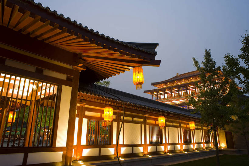 公园,横图,彩色,室外,白天,背景,旅游,湖,道路,建筑,街道,路,夜景,公路,西安,中国,亚洲,长廊,亭子,文化遗产,灯光,交通,历史,建筑物,灯,古代,闪耀,摄影,中国文化,东亚,陕西,唐朝,中华人民共和国,朝代,古远,古代文明,夜,马路,彩图,旅行,高楼,传统文化,大唐芙蓉园,唐代,bj174