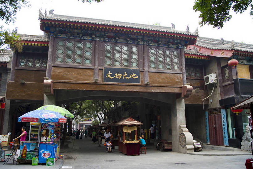 横图,彩色,背景,旅游,城市,道路,建筑,街道,路,公路,西安,中国,亚洲,遗迹,文化遗产,交通,历史,遗址,建筑物,古代,骑,骑车,摄影,城,中国文化,东亚,陕西,中华人民共和国,古远,古代文明,马路,彩图,旅行,中国书法,传统文化,bj174