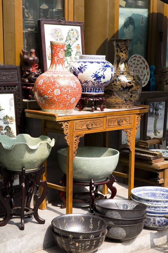 竖图,彩色,购物,消费,花瓶,北京,中国,亚洲,许多,盆,瓶,集市,市场,首都,很多,古玩市场,碗,零售,竖,金融,摄影,古董,挑选,古物,中国文化,选择,选购,贸易,古玩,东亚,中华人民共和国,北京市,京,北平,华北地区,朝阳区,血拼,变化,差别,跳蚤市场,彩图,北京潘家园旧货市场,潘家园街道,潘家园旧货市场,传统文化,bj174