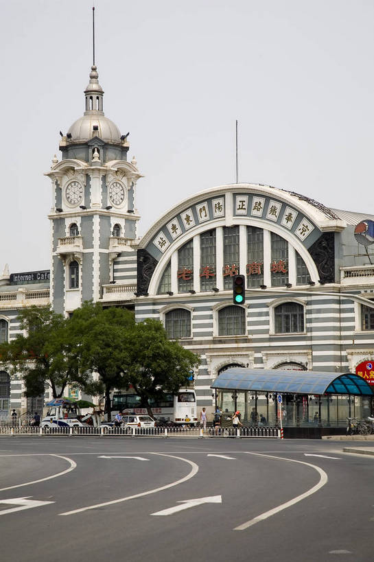 竖图,彩色,室外,白天,度假,商务,美景,城市风光,城市,道路,建筑,街道,路,公路,北京,中国,亚洲,楼,景观,交通,繁忙,娱乐,建筑物,享受,休闲,景色,放松,竖,摄影,中国文化,忙碌,东亚,发展,中华人民共和国,发达,劳碌,马路,彩图,商业,高楼,传统文化,bj174