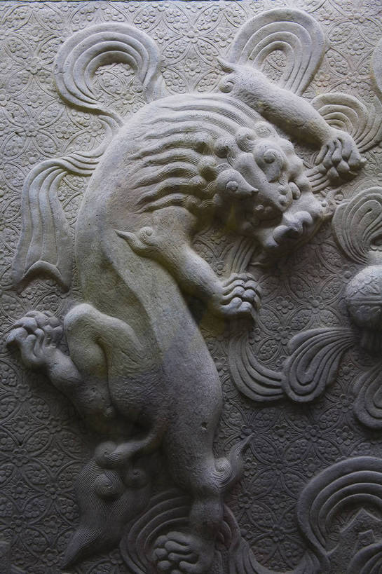 竖图,室内,旅游,度假,北京,十三陵,中国,亚洲,遗迹,龙,浮雕,艺术品,首都,文物,娱乐,享受,休闲,放松,竖,财富,纪念,留念,展览,皇帝,权威,高贵,中国文化,珍宝,珍藏,怀念,参观,陈列,东亚,中华人民共和国,北京市,京,北平,华北地区,权力,统治,权势,昌平区,财产,天子,九五之尊,圣上,统治者,陛下,官家,势力,明十三陵,天寿山,展览会,金钱,目的地,金子,定陵,昌平,明成祖,永乐大帝,永乐帝,永乐皇帝,朱棣,明陵,银子,bj174