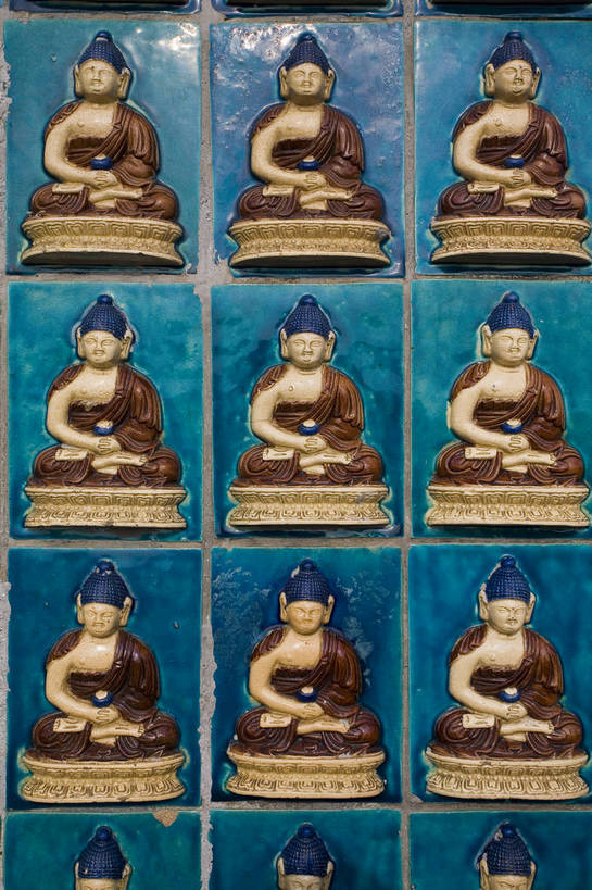 竖图,彩色,旅游,建筑,雕塑,北海公园,北京,中国,亚洲,节日,艺术,著名,装饰,雕刻,雕像,佛像,文化,白塔,工艺品,祈祷,健康,许愿,摄影,宗教,佛教,信仰,纪念,祈求,美术,中国文化,主题,陈列,东亚,中华人民共和国,功能,美学,皇家园林,闻名,释教,驰名,有名,平安,彩图,旅行,目的地,bj174