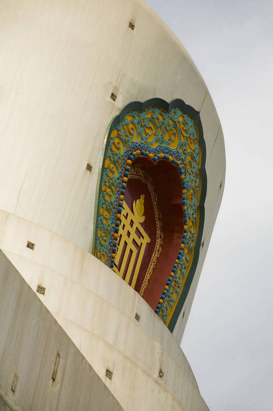 竖图,彩色,室外,白天,旅游,石头,建筑,雕塑,北海公园,北京,中国,亚洲,节日,雕像,塔,文化,佛,白塔,祈祷,健康,许愿,摄影,宗教,佛教,信仰,纪念,祈求,中国文化,东亚,中华人民共和国,皇家园林,释教,平安,彩图,旅行,目的地,bj174