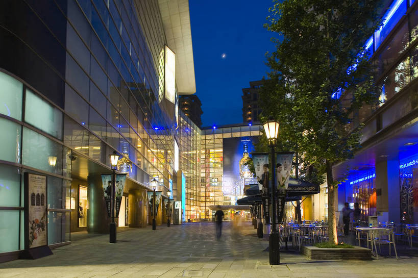 横图,彩色,室外,购物,建筑,上海,中国,亚洲,月牙,灯光,交通,广告,蓝色,摄影,东亚,中华人民共和国,旅行,目的地,bj174