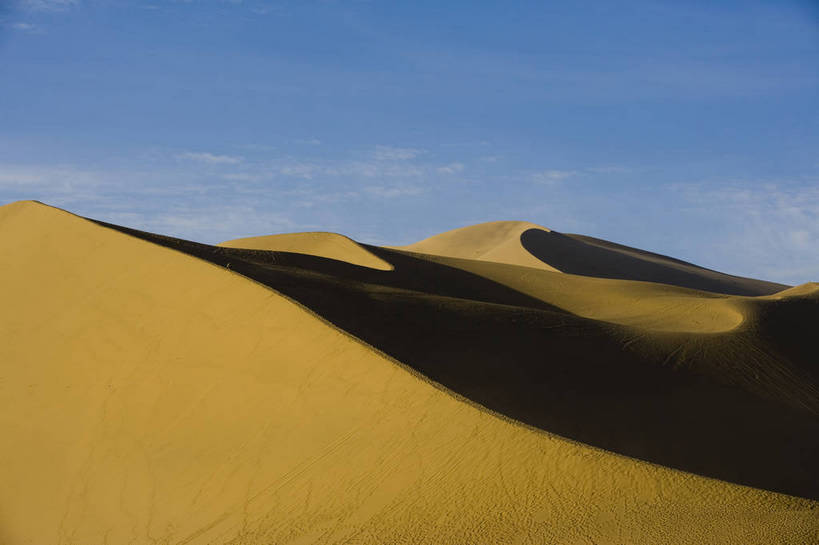 横图,彩色,美景,沙漠,山,敦煌,中国,亚洲,黄沙,沙子,线条,景观,辽阔,沙丘,黄色,自然,广阔,金色,石壁,景色,摄影,地理,环境,山区,中国文化,自然风光,东亚,甘肃,甘肃省,中华人民共和国,西北地区,甘,酒泉,酒泉市,平滑,苍凉,敦煌鸣沙山,大漠,彩图,鸣沙山,bj174