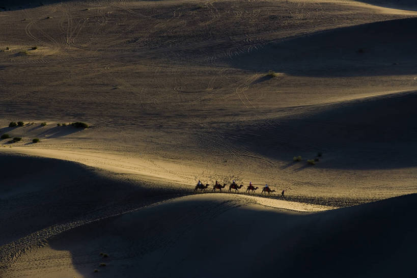横图,彩色,美景,沙漠,山,敦煌,中国,亚洲,黄沙,沙子,线条,景观,辽阔,黄色,自然,广阔,金色,石壁,景色,摄影,地理,环境,山区,中国文化,自然风光,东亚,甘肃,甘肃省,中华人民共和国,西北地区,甘,酒泉,酒泉市,苍凉,敦煌鸣沙山,大漠,彩图,鸣沙山,bj174
