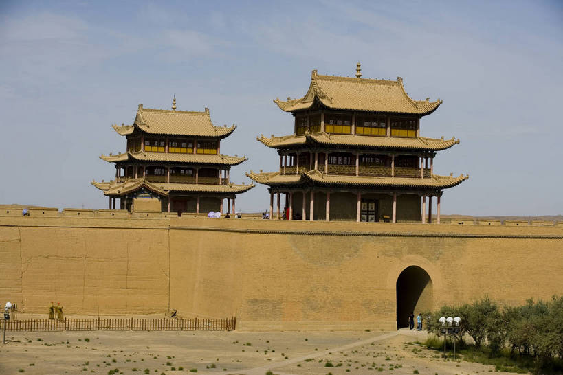 横图,室外,白天,名胜古迹,沙漠,建筑,长城,敦煌,中国,亚洲,一排,清澈,墙,门洞,文化遗产,城墙,蓝天,天空,阳光,自然,天,金色,旅游胜地,摄影,城楼,烽火台,东亚,甘肃,甘肃省,嘉峪关,中华人民共和国,西北地区,甘,嘉峪关市,砂石,明澈,清彻,清亮,彩图,bj174