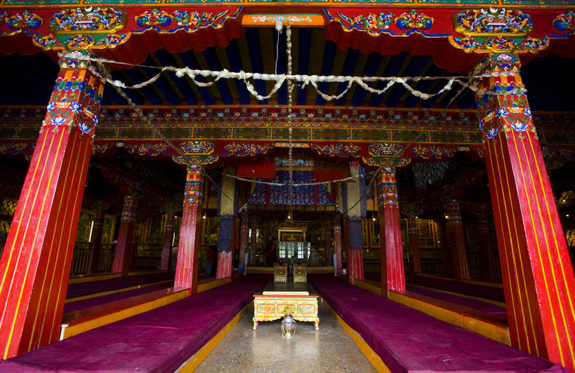 横图,室内,白天,绘画,名胜古迹,建筑,雕塑,中国,亚洲,节日,艺术,装饰,雕刻,雕像,佛像,墙,古典,历史,文化,文物,拉萨,西藏,经幡,少数民族,民族,壁画,墙壁,墙面,古代,工艺品,祈祷,祈福,健康,金色,旅游胜地,许愿,摄影,宗教,佛教,信仰,古董,纪念,华丽,修饰,祈求,美术,点缀,古物,主题,藏,陈列,古玩,东亚,佛陀,西藏自治区,藏传佛教,唐卡,首府,中华人民共和国,西南地区,功能,美学,衬托,美观,雅致,雅观,拉萨市,古远,哲蚌寺,平安,画画,彩图,庙,铜雕,唐嘎,唐喀,中国少数民族,唐卡壁画,鎏金铜佛像,铜鎏金佛像,bj174