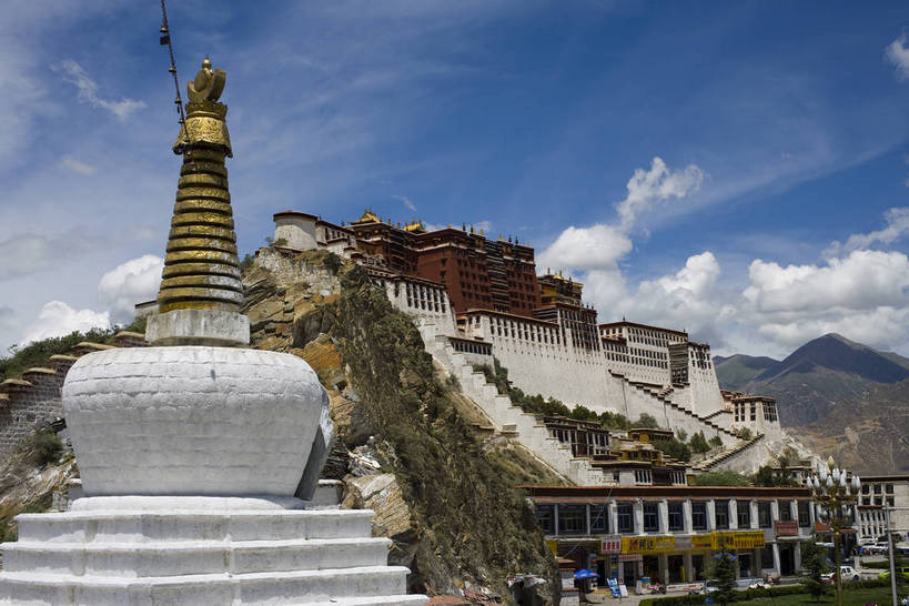 宫殿,横图,白天,名胜古迹,建筑,布达拉宫,中国,亚洲,文化遗产,历史,文化,古建筑,拉萨,西藏,少数民族,民族,古代,蓝天,旅游胜地,摄影,佛教,中国文化,东亚,藏传佛教,世界文化遗产,中华人民共和国,古远,彩图,中国少数民族,bj174