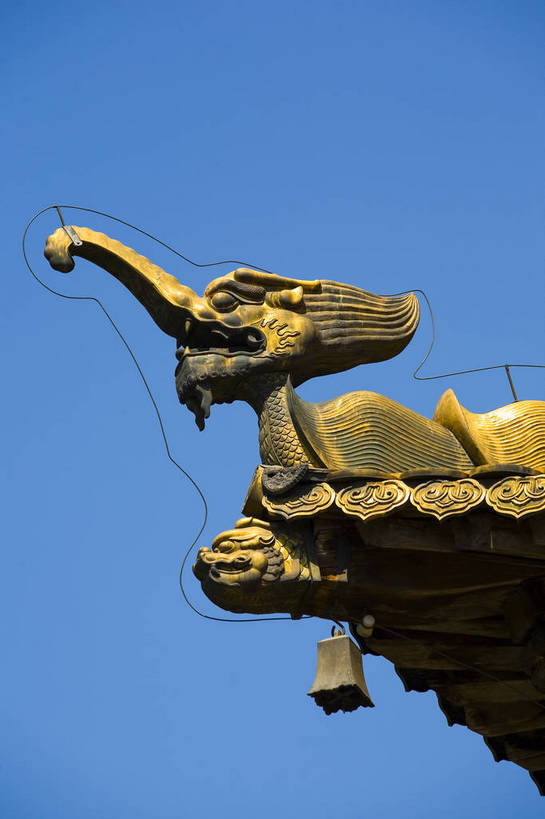 竖图,室外,白天,建筑,中国,亚洲,地砖,房屋,屋顶,历史,古代,金色,旅游胜地,摄影,宗教,佛教,东亚,佛陀,藏传佛教,中华人民共和国,河北省,承德,古远,彩图,庙,普陀宗乘之庙,外八庙,小布达拉宫,bj174