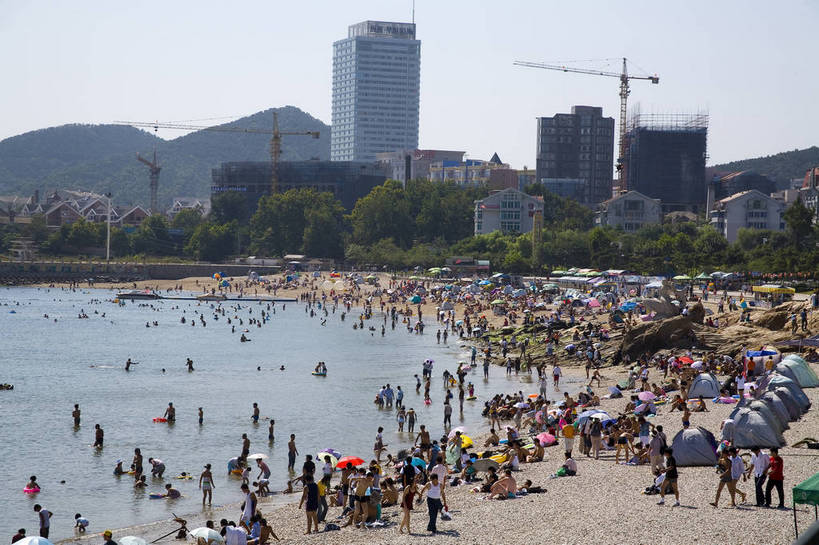 游泳,人群,公园,横图,室外,白天,沙滩,建筑,大连,中国,亚洲,游客,帐篷,遮阳伞,海边,摩天轮,吊车,旅游胜地,游泳衣,摄影,东亚,辽宁,中华人民共和国,海滨浴场,海,旅游者,彩图,bj174