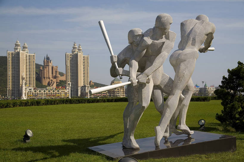 高楼大厦,横图,室外,白天,棒球,城市风光,城市,建筑,路,摩天大楼,雕塑,大连,中国,亚洲,海边,现代化,旅游胜地,摩天大厦,摄影,东亚,辽宁,中华人民共和国,海,彩图,星海公园,bj174