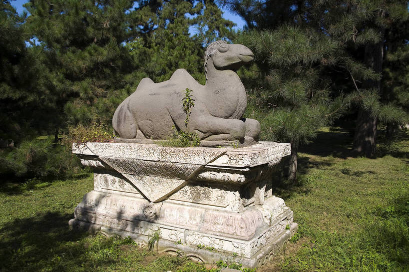 横图,室外,白天,石头,建筑,雕塑,中国,亚洲,地砖,雕像,房屋,墙,历史,骆驼,古代,墓地,旅游胜地,摄影,坟墓,陵墓,坟场,东亚,辽宁,沈阳,世界文化遗产,中华人民共和国,古远,彩图,东陵,bj174