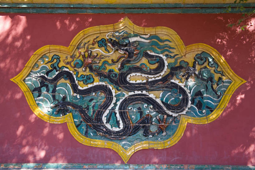 横图,室外,白天,石头,建筑,雕塑,中国,亚洲,龙,地砖,房屋,墙,历史,古代,黄色,红色,墓地,金色,旅游胜地,摄影,坟墓,陵墓,坟场,东亚,辽宁,沈阳,世界文化遗产,中华人民共和国,古远,彩图,东陵,bj174