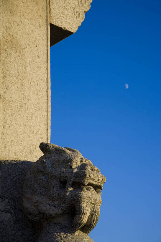 竖图,室外,白天,旅游,度假,石头,名胜古迹,标志建筑,地标,建筑,泰山,中国,亚洲,遗迹,雕像,山峦,古迹,历史,文物,娱乐,建设,古建筑,山东,古代,自然,享受,休闲,旅游胜地,放松,摄影,麒麟,自然风光,古文明,东亚,中华人民共和国,古远,彩图,bj174