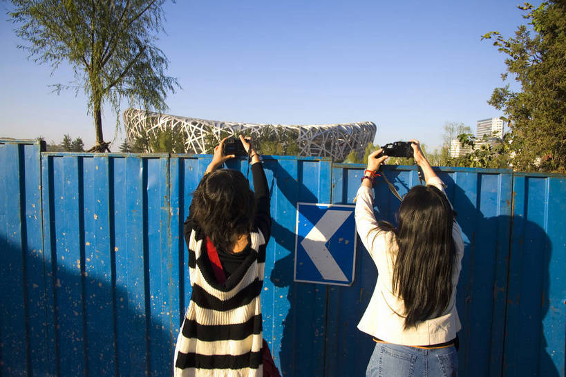 横图,彩色,室外,白天,旅游,度假,美景,城市风光,城市,建筑,北京,中国,亚洲,鸟巢,景观,娱乐,体育场,建筑物,拍照,享受,休闲,景色,奥林匹克,放松,摄影,东亚,发展,国家体育场,中华人民共和国,发达,旅游者,彩图,旅行,高楼,奥运会,建筑结构,bj174