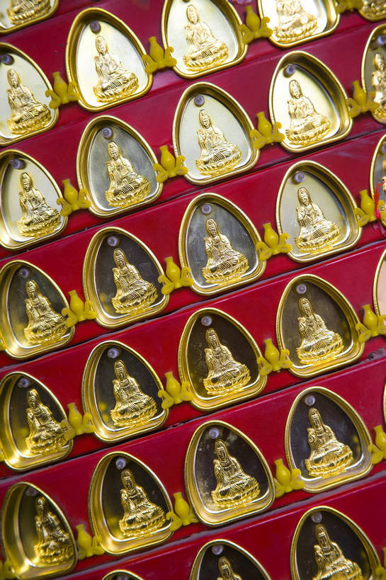 寺庙,竖图,彩色,室外,白天,旅游,度假,名胜古迹,标志建筑,地标,建筑,中国,亚洲,节日,遗迹,雕刻,佛像,浮雕,文化遗产,古迹,历史,文化,文物,娱乐,建设,佛,古建筑,建筑物,古代,祈祷,享受,休闲,健康,旅游胜地,放松,竖,许愿,摄影,宗教,佛教,信仰,纪念,祈求,文明,古文明,东亚,中华人民共和国,河南,释教,古远,平安,彩图,旅行,庙,寺,大相国寺,建筑结构,bj174