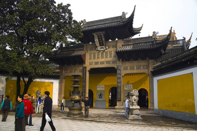 横图,彩色,室外,白天,旅游,度假,名胜古迹,门,标志建筑,地标,建筑,中国,亚洲,遗迹,图片,房屋,楼阁,亭子,庭院,屋子,文化遗产,建筑群,院子,古迹,文物,娱乐,建设,古建筑,楼房,凉亭,享受,休闲,旅游胜地,放松,摄影,古代建筑,参观,古文明,东亚,江苏省,中华人民共和国,镇江,金山寺,彩图,旅行,房子,架空,飞檐,bj174