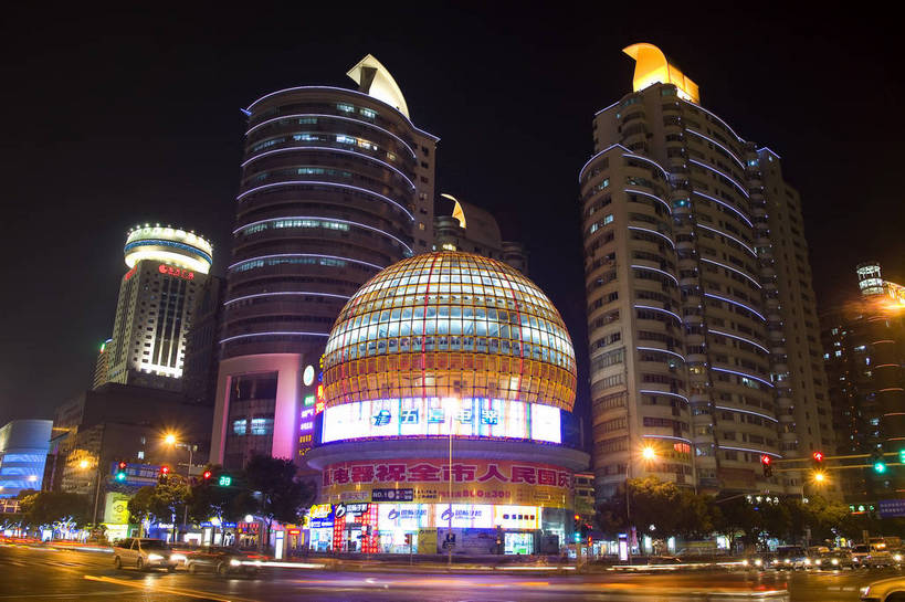 人群,商店,横图,彩色,室外,夜晚,购物,度假,商务,美景,城市风光,城市,夜景,汽车,中国,亚洲,图片,景观,灯光,车流,交通,娱乐,现代,无锡,商业街,一群人,享受,休闲,闪耀,景色,放松,摄影,闪烁,文明,灯火通明,东亚,发展,江苏省,中华人民共和国,繁荣,发达,彩图,商业,购物中心,bj174