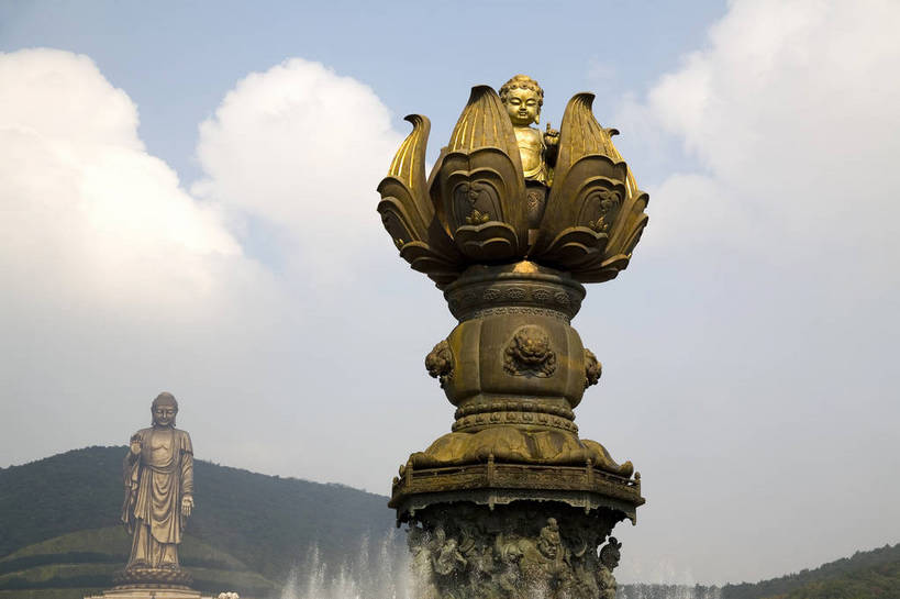 横图,彩色,室外,白天,旅游,度假,喷泉,雕塑,中国,亚洲,风俗,清澈,雕像,佛像,塑像,图片,文化遗产,云,历史,娱乐,干净,传统,佛,灵山大佛,无锡,白云,蓝天,享受,休闲,放松,精神,摄影,宗教,佛教,古代建筑,蓝,文明,中国文化,东亚,江苏省,中华人民共和国,制度,彩图,旅行,bj174