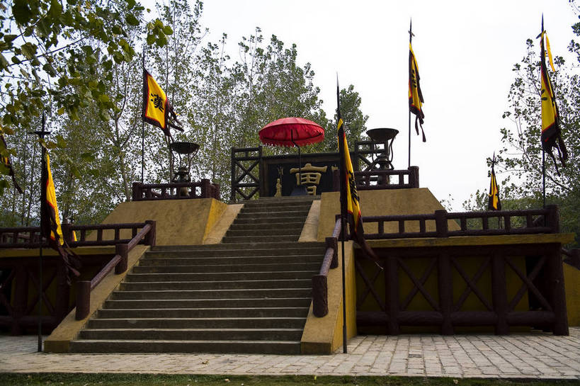 横图,彩色,室外,白天,旅游,度假,名胜古迹,标志建筑,地标,建筑,中国,遗迹,图片,建筑群,古典,古迹,文物,娱乐,建设,古建筑,江苏,无锡,树木,享受,休闲,旅游胜地,放松,摄影,道具,中国文化,古文明,东亚,三国城,影视城,旅行,传统文化,bj174