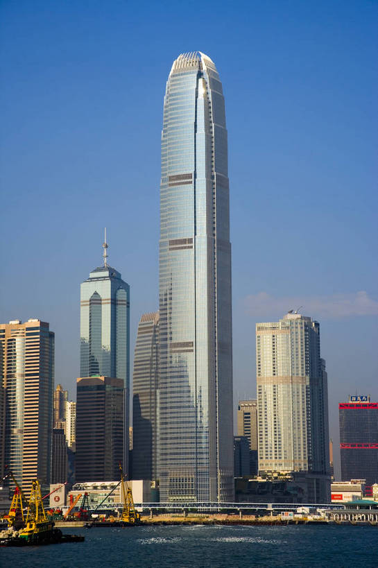 竖图,彩色,室外,白天,旅游,度假,名胜古迹,标志建筑,地标,建筑,香港,中国,亚洲,繁华,遗迹,图片,建筑群,古迹,文物,娱乐,建设,现代,古建筑,现代建筑,维多利亚港,享受,休闲,旅游胜地,摩天大厦,放松,竖,摄影,港,古文明,东亚,发展,维多利亚湾,香港特别行政区,港澳台,中华人民共和国,繁荣,维多利亚,发达,维港,彩图,港湾,高楼,海港,bj174