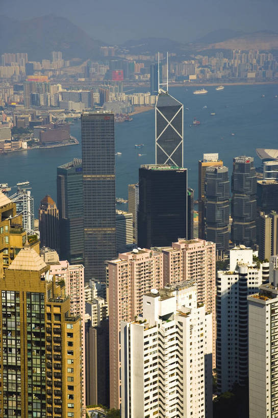 竖图,俯视,彩色,室外,白天,旅游,度假,名胜古迹,标志建筑,地标,建筑,香港,中国,亚洲,繁华,遗迹,图片,建筑群,古迹,文物,娱乐,建设,现代,古建筑,现代建筑,维多利亚港,享受,休闲,旅游胜地,摩天大厦,放松,竖,摄影,港,古文明,东亚,发展,维多利亚湾,香港特别行政区,港澳台,中华人民共和国,繁荣,维多利亚,发达,太平山,维港,彩图,港湾,高楼,海港,bj174