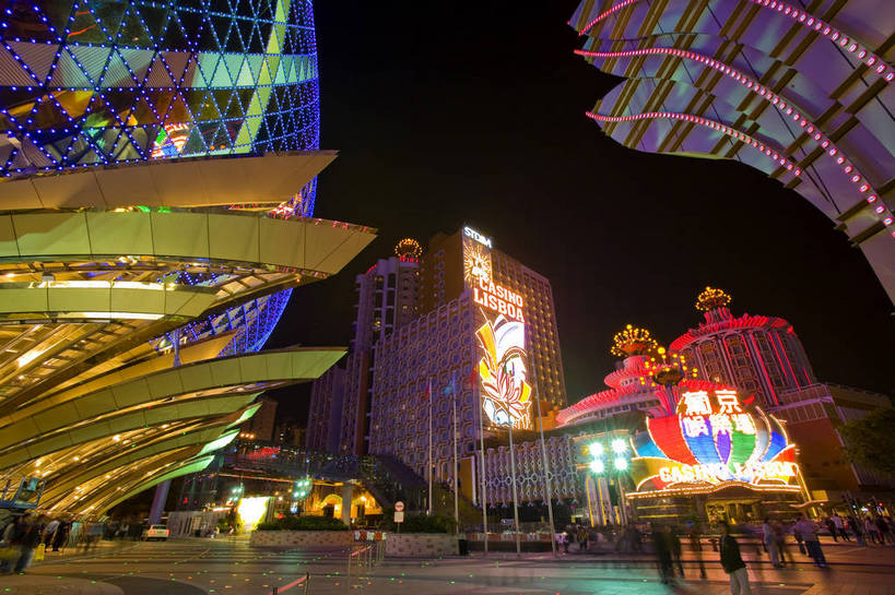 横图,彩色,室外,夜晚,旅游,度假,名胜古迹,标志建筑,地标,建筑,夜景,澳门,中国,亚洲,游客,遗迹,图片,文化遗产,建筑群,豪华,古迹,文物,娱乐,建设,古建筑,葡京酒店,享受,休闲,旅游胜地,放松,赌场,摄影,金碧辉煌,参观,古文明,东亚,中华人民共和国,繁荣,发达,彩图,旅行,新葡京酒店,bj174