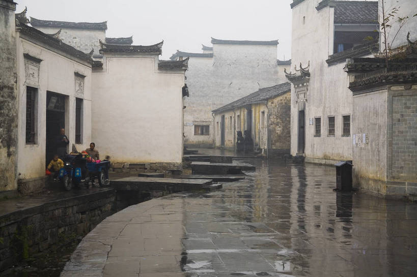 横图,彩色,室外,白天,旅游,标志建筑,地标,建筑,西递,中国,亚洲,风俗,民俗,雕刻,浮雕,图片,房屋,楼阁,屋子,文化遗产,建筑群,楼群,古典,历史,建设,传统,楼房,民居,古代,旅游胜地,摄影,人文景观,中国文化,东亚,江西省,中华人民共和国,古远,彩图,旅行,房子,架空,bj174