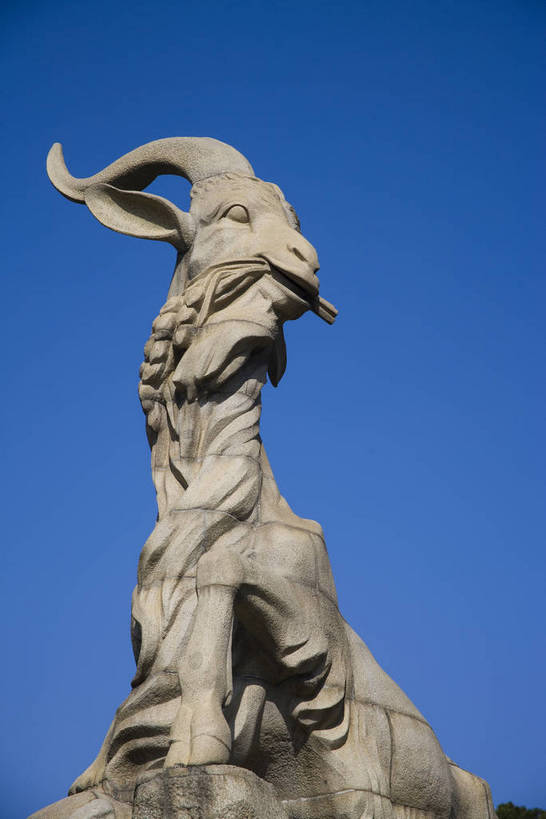 公园,竖图,彩色,室外,白天,旅游,度假,美景,城市风光,城市,大厦,建筑,雕塑,广州,中国,亚洲,艺术,装饰,雕刻,雕像,景观,交通,娱乐,现代,现代建筑,石雕,绿地,工艺品,天,享受,休闲,景色,放松,竖,运输,摄影,经济,纪念,园林,居住,美术,矗立,象征,文明,主题,耸立,参观,陈列,东亚,发展,广东,广东省,越秀公园,五羊雕像,中华人民共和国,华南地区,省会,功能,美学,广州市,粤,挺立,繁荣,进步,发达,交流,彩图,观光,旅行,高楼,观音山,尧山,越秀山,五羊石像,居住区,越秀五羊雕像,bj174