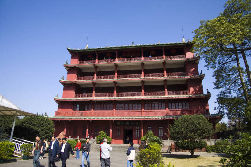 人群,博物馆,横图,彩色,室外,白天,旅游,度假,美景,城市风光,标志建筑,城市,地标,建筑,广州,中国,亚洲,风俗,艺术,科学,景观,建筑群,古典,教育,娱乐,建设,现代,传统,特色,树,树木,绿地,天,享受,休闲,景色,放松,精神,摄影,经济,纪念,展览,居住,文明,中国文化,参观,东亚,发展,广东省,中华人民共和国,广州市,民族文化,革命,勇士,繁荣,英雄,进步,发达,制度,特别,交流,彩图,观光,旅行,居住区,广州博物馆,bj174