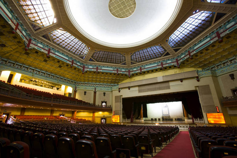 横图,彩色,室内,旅游,度假,美景,城市风光,标志建筑,城市,地标,建筑,广州,中国,亚洲,风俗,艺术,景观,建筑群,古典,娱乐,观众席,建设,大厅,传统,特色,座位,享受,休闲,景色,放松,精神,摄影,经济,纪念,中国文化,领袖,参观,东亚,发展,广东省,孙中山,中华人民共和国,广州市,民族文化,革命,勇士,繁荣,英雄,进步,发达,制度,伟人,特别,彩图,观光,旅行,孙中山纪念堂,bj174