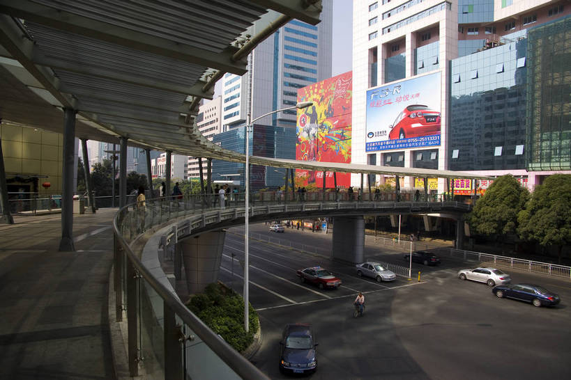 人群,横图,彩色,室外,旅游,度假,商务,美景,天际线,城市风光,城市,大厦,道路,建筑,路,公路,汽车,玻璃,深圳,中国,亚洲,景观,交通,娱乐,现代,现代建筑,旅客,特色,车,白云,蓝天,绿地,天,享受,休闲,景色,便捷,放松,金融,运输,摄影,生活方式,经济,轮廓,居住,美好,文明,参观,玻璃幕墙,贸易,东亚,发展,广东省,中华人民共和国,快捷,深圳市,繁荣,进步,发达,交流,马路,彩图,观光,旅行,商业,高楼,居住区,bj174